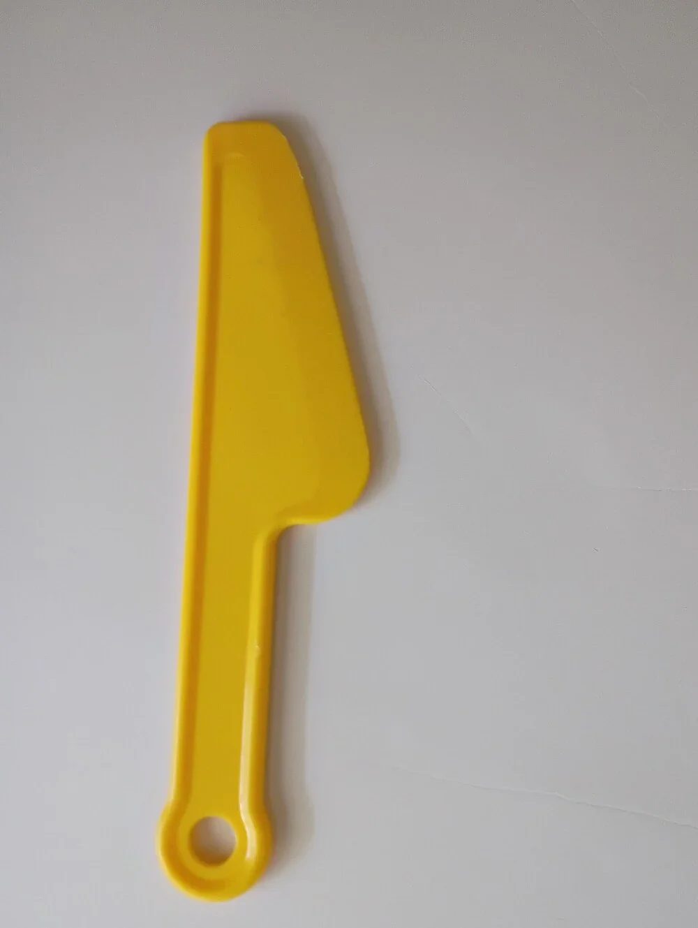 Rubbermaid Rare Yellow Plastic Spatula / Cake Knife #1900